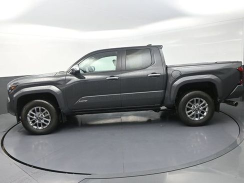 Used 2024 Toyota Tacoma Limited w/ Limited Package (LT) AWD/4WD image 4