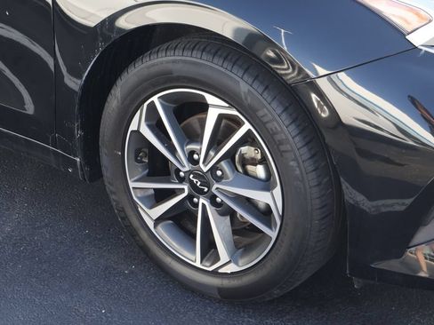 Used 2024 Kia Forte LXS FWD image 5