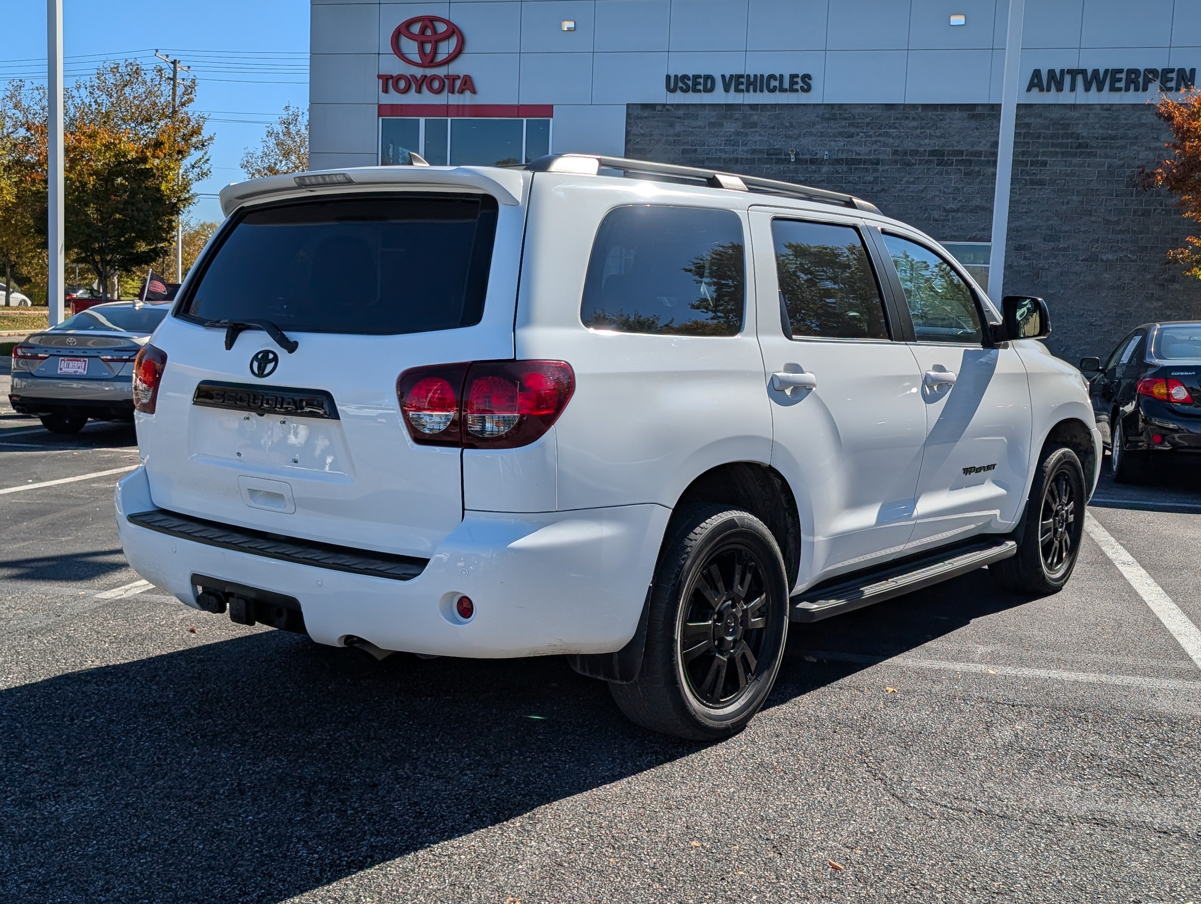 Used 2018 Toyota Sequoia TRD Sport AWD/4WD image 3