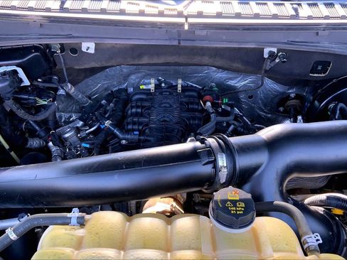 Used 2021 Ford Expedition XLT AWD/4WD image 32