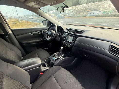 Used 2018 Nissan Rogue SV FWD image 11