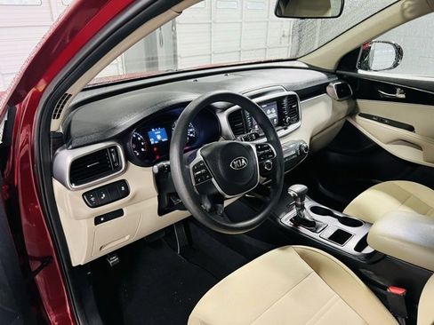 Used 2019 Kia Sorento LX image 21