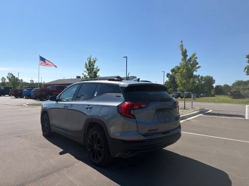Used 2020 GMC Terrain SLE w/ Driver Convenience Package FWD image 3