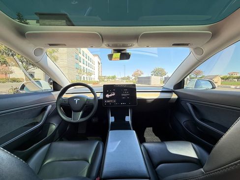 Used 2019 Tesla Model 3 Standard Range Plus image 12