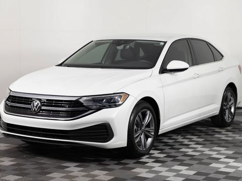 Used 2024 Volkswagen Jetta SE FWD image 2
