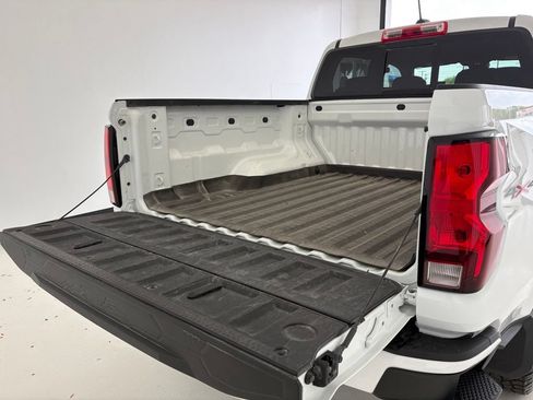 Used 2024 Chevrolet Colorado LT w/ LT Convenience Package II AWD/4WD image 40