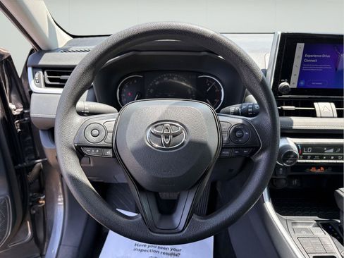 Used 2025 Toyota RAV4 XLE AWD/4WD image 14