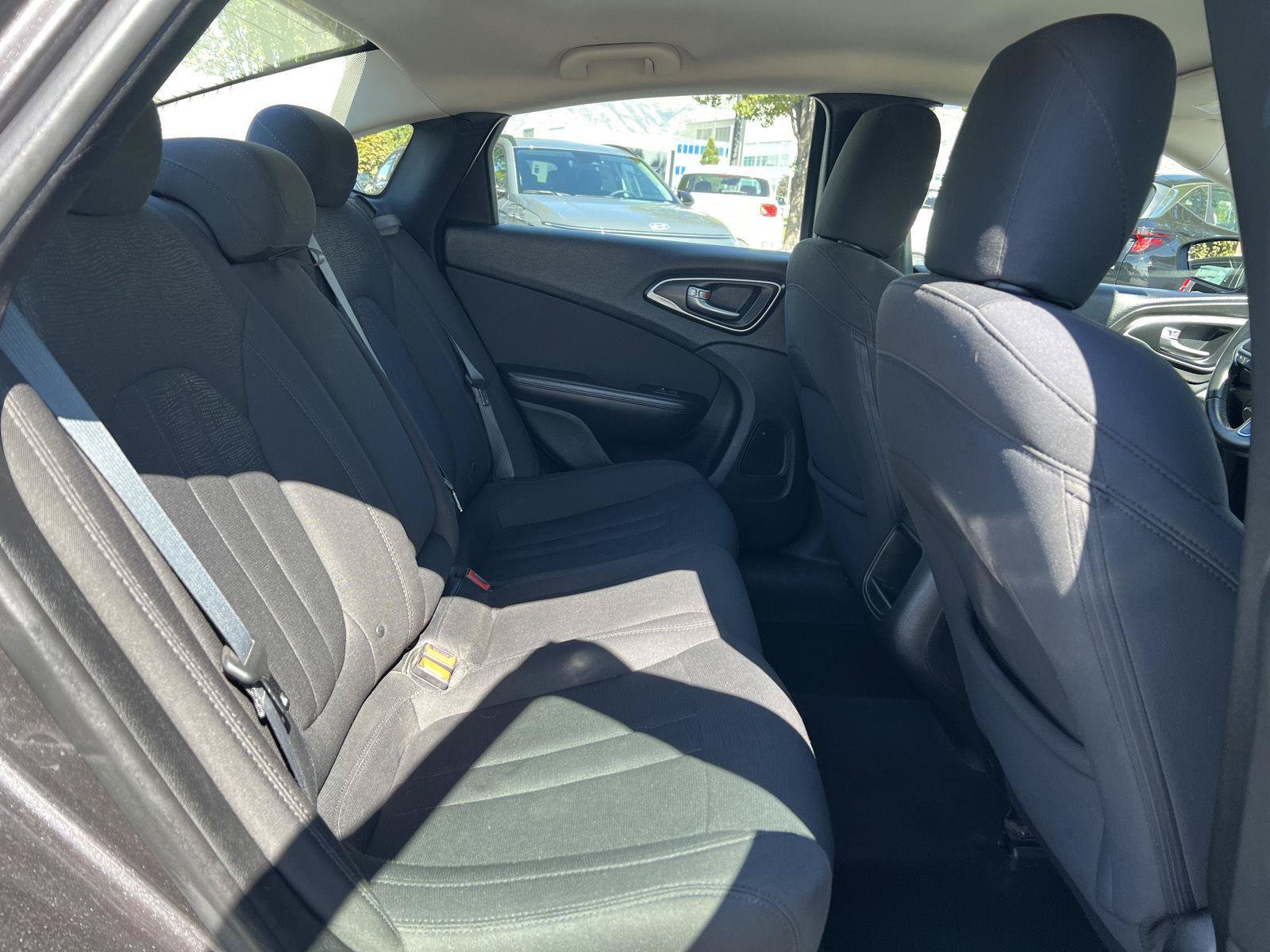Used 2015 Chrysler 200 Limited w/ Convenience Group FWD image 5