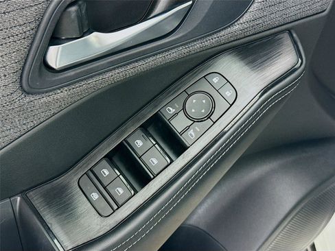 Used 2023 Nissan Rogue SV image 18