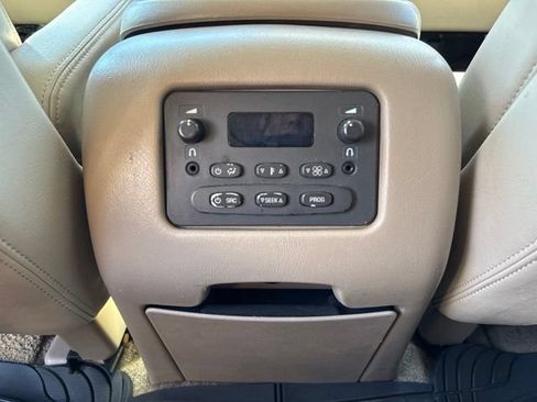Used 2003 Chevrolet Suburban 2500 LT w/ LT Preferred Equipment Group AWD/4WD image 21