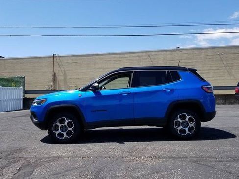 Used 2022 Jeep Compass Trailhawk w/ Trailhawk Convenience Group AWD/4WD image 9