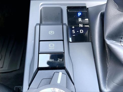 Used 2025 Toyota Tacoma SR AWD/4WD image 34