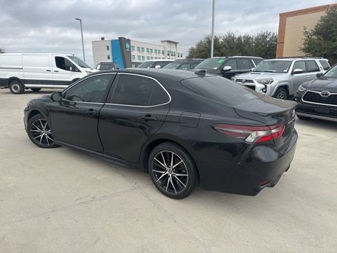 Used 2024 Toyota Camry SE image 5