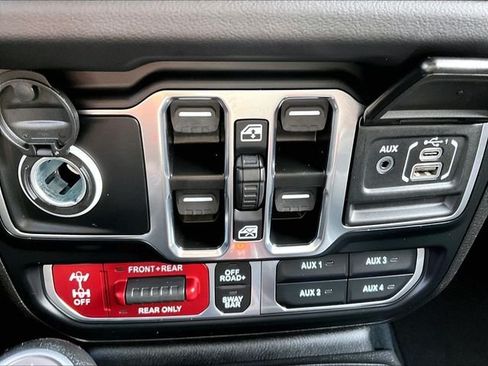 Used 2024 Jeep Wrangler Unlimited Rubicon AWD/4WD image 27