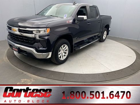 Used 2022 Chevrolet Silverado 1500 LT w/ Z71 Off-Road Package AWD/4WD image 1