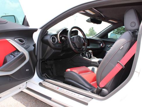 Used 2021 Chevrolet Camaro SS RWD image 6