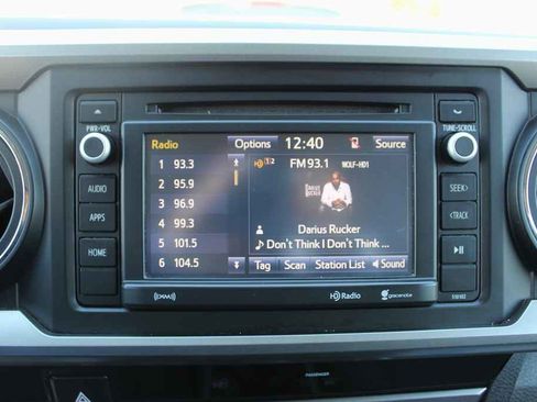 Used 2016 Toyota Tacoma SR5 w/ SR5 Appearance Package (SN) image 18