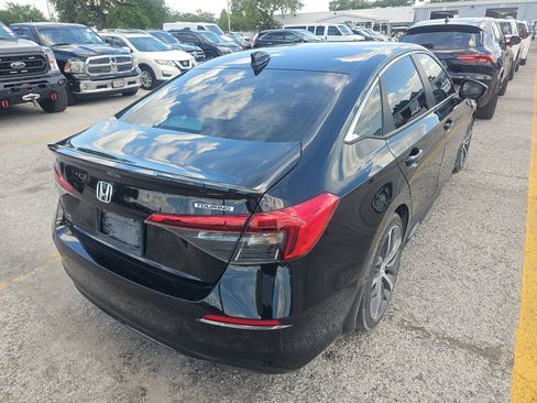 Used 2022 Honda Civic Touring image 2
