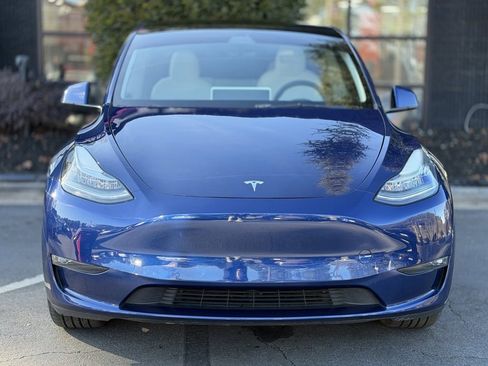 Used 2022 Tesla Model Y Long Range image 3
