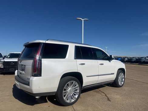 Used 2017 Cadillac Escalade Platinum image 19