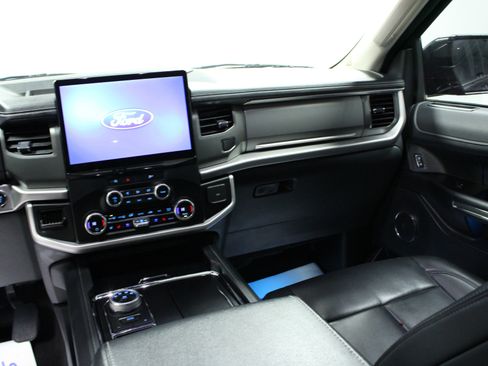 Used 2024 Ford Expedition XLT image 20