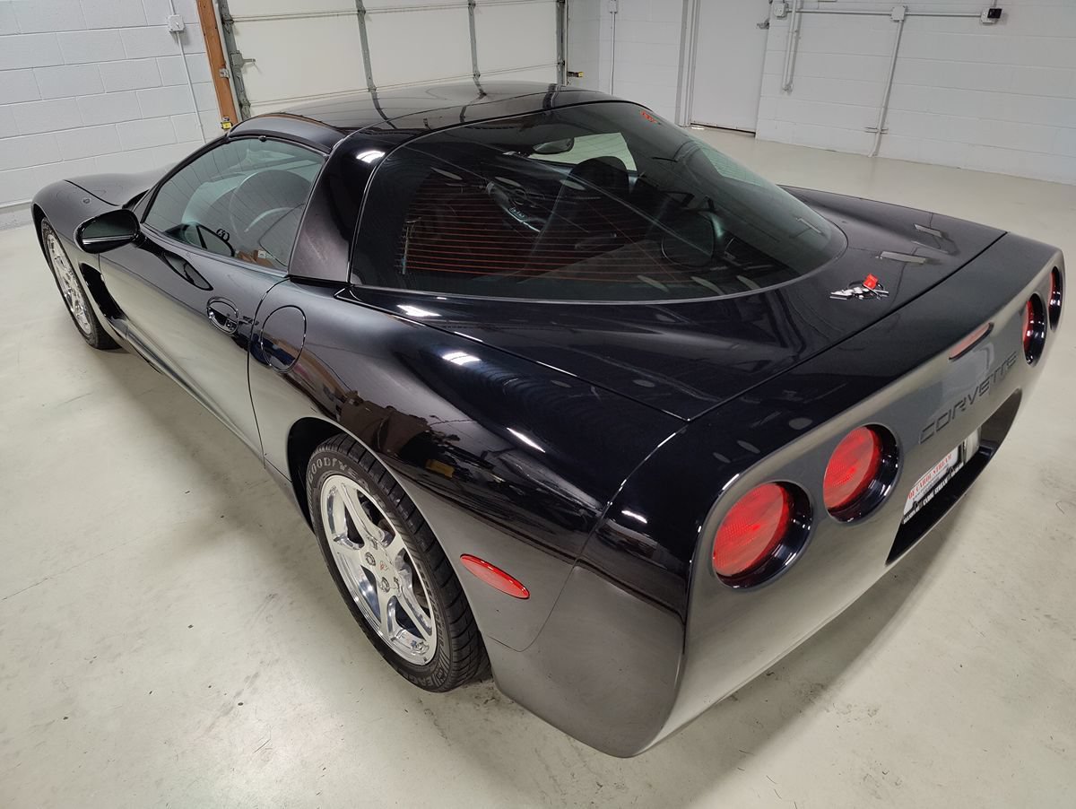 Used 2004 Chevrolet Corvette Coupe w/ Preferred Equipment Group RWD image 20