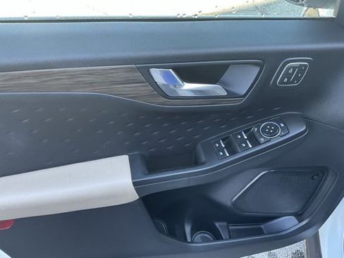 Used 2020 Ford Escape Titanium image 14