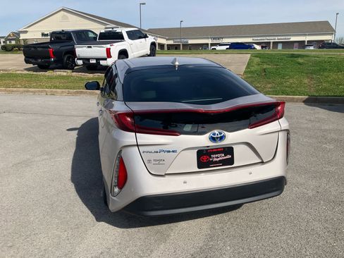 Used 2019 Toyota Prius Prime Advanced image 6