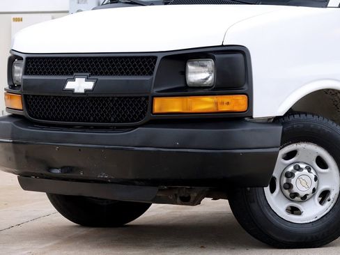 Used 2012 Chevrolet Express 2500 w/ Cold Climate Package image 19