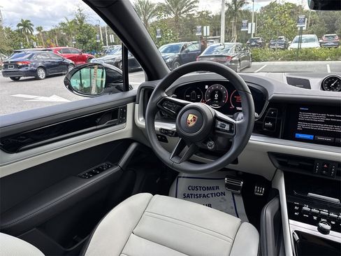 Used 2024 Porsche Cayenne S image 22