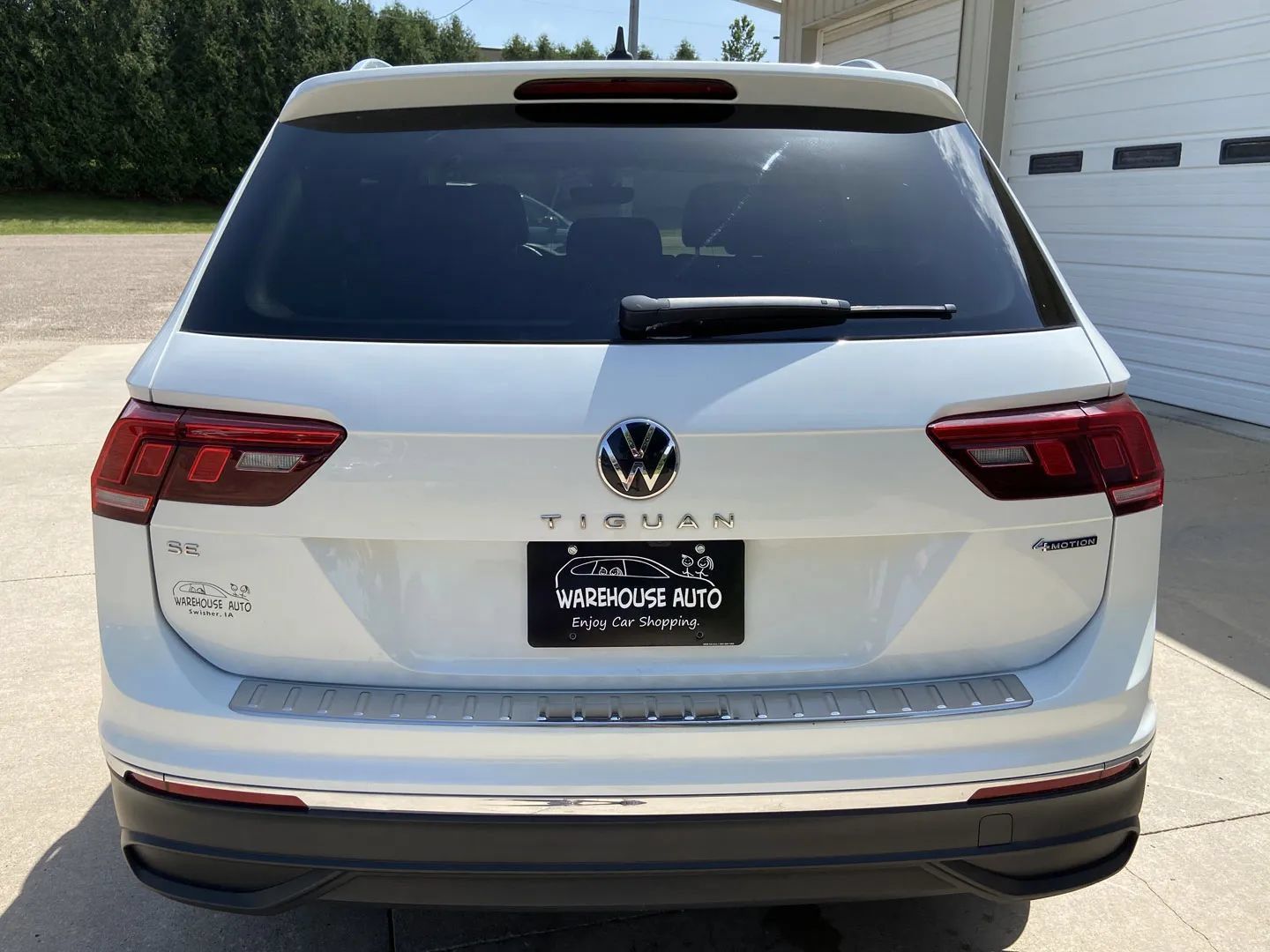 Used 2023 Volkswagen Tiguan SE w/ Panoramic Sunroof Package AWD/4WD image 6