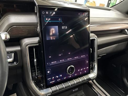 Used 2025 GMC Yukon Elevation w/ Technology Package AWD/4WD image 34
