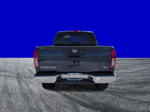 Used 2015 Nissan Frontier SV RWD image 5