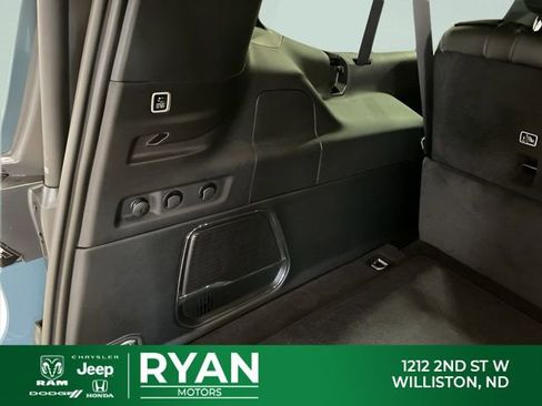 New 2026 Jeep Grand Wagoneer L Limited AWD/4WD image 18