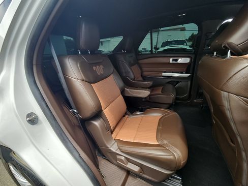Used 2021 Ford Explorer King Ranch w/ Premium Technology Package RWD image 29