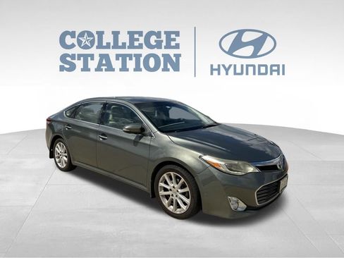 Used 2013 Toyota Avalon Limited FWD image 3
