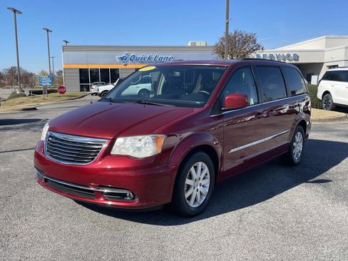 Used 2013 Chrysler Town & Country Touring image 9