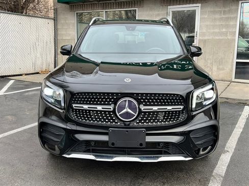 Used 2020 Mercedes-Benz GLB 250 4MATIC w/ AMG Line image 2