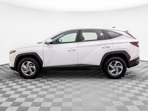 Used 2023 Hyundai Tucson SE image 2