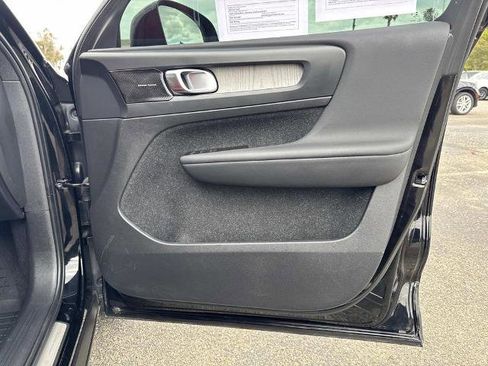 Used 2021 Volvo XC40 T4 Inscription FWD image 28