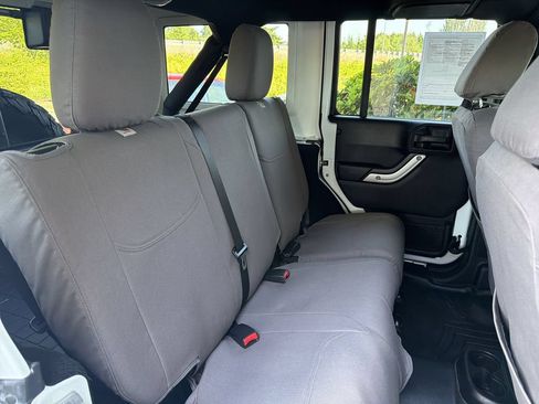Used 2015 Jeep Wrangler Unlimited Sahara w/ Connectivity Group AWD/4WD image 24