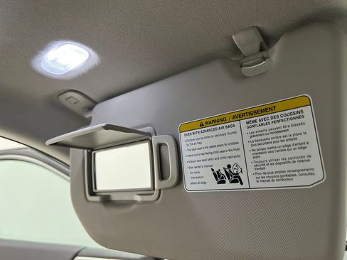 Used 2025 Mitsubishi Outlander SE FWD image 68