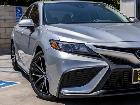 Used 2024 Toyota Camry SE FWD image 3