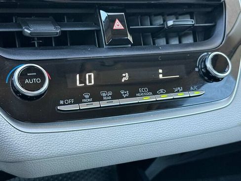 Used 2021 Toyota Corolla LE FWD image 22