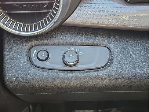 Used 2025 Chevrolet Trax ACTIV image 25