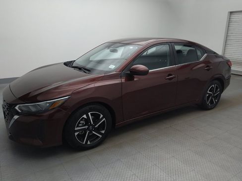 Used 2025 Nissan Sentra SV FWD image 2