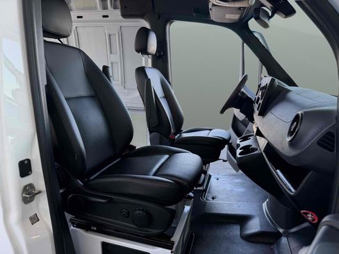Used 2023 Mercedes-Benz Sprinter 2500 image 11