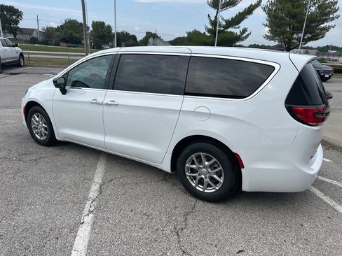 New 2026 Chrysler Pacifica Select image 23