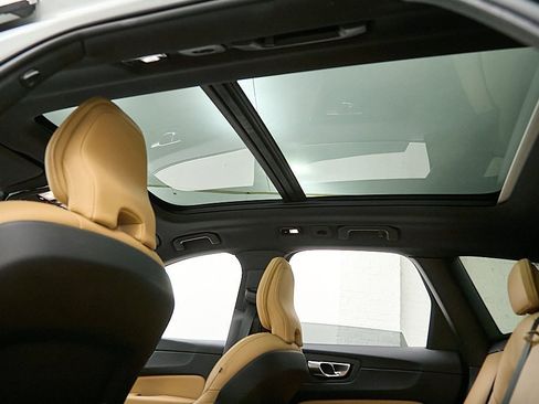 Certified 2023 Volvo XC60 B5 Ultimate w/ Climate Package image 27