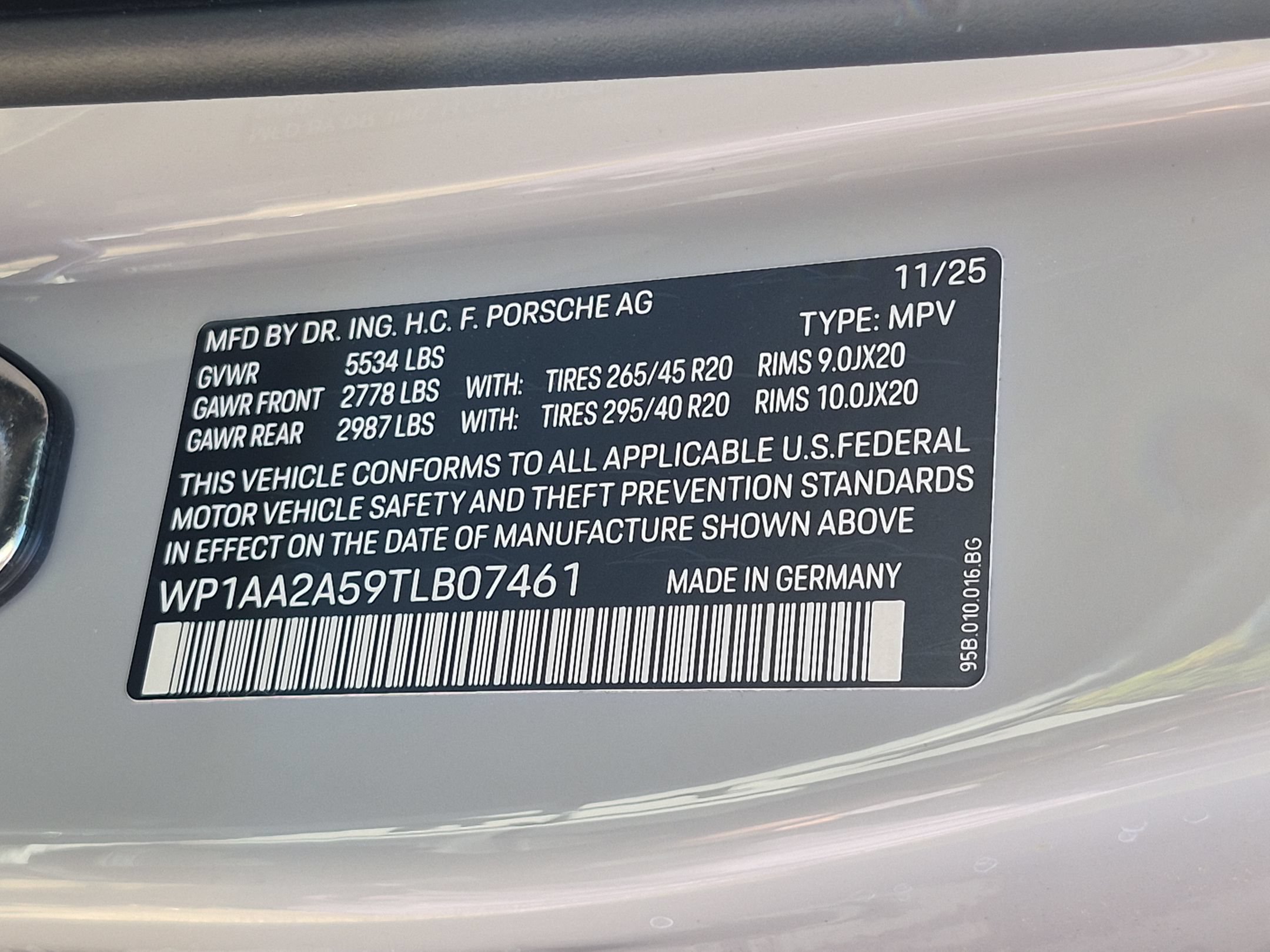 Certified 2026 Porsche Macan AWD/4WD image 27